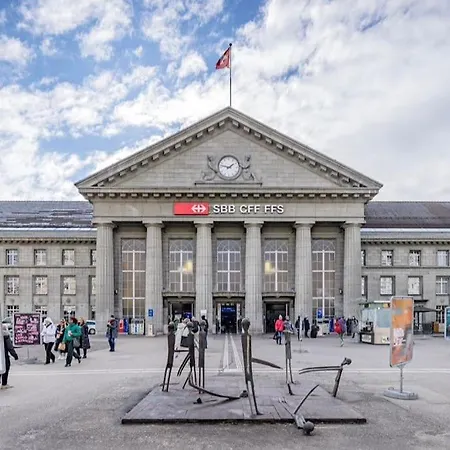 Quai42.4 Zentral I Bahnhof I شقة